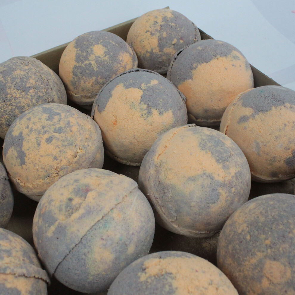 16x Chocolate & Orange Bath Bombs