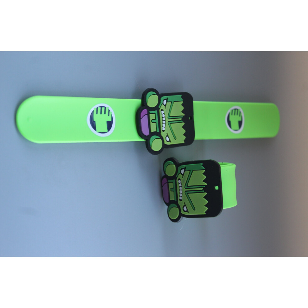 (Incredible Hulk) Super Hero Snap On Bracelet Bangle Toy