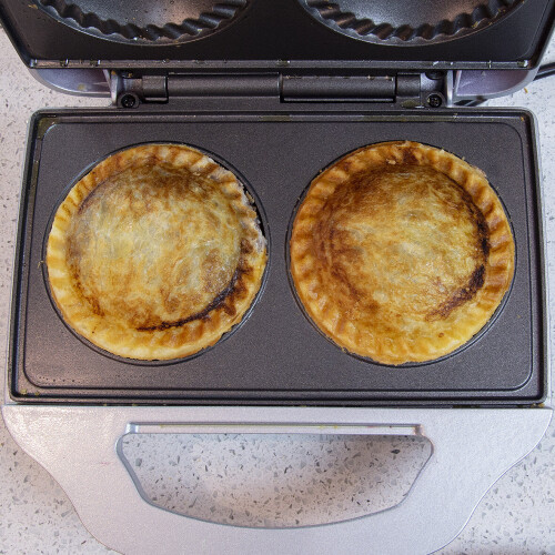 Quest Quest 35970 Double Deep Fill Pie Maker / Crimping Edge & Pastry Cutter 1