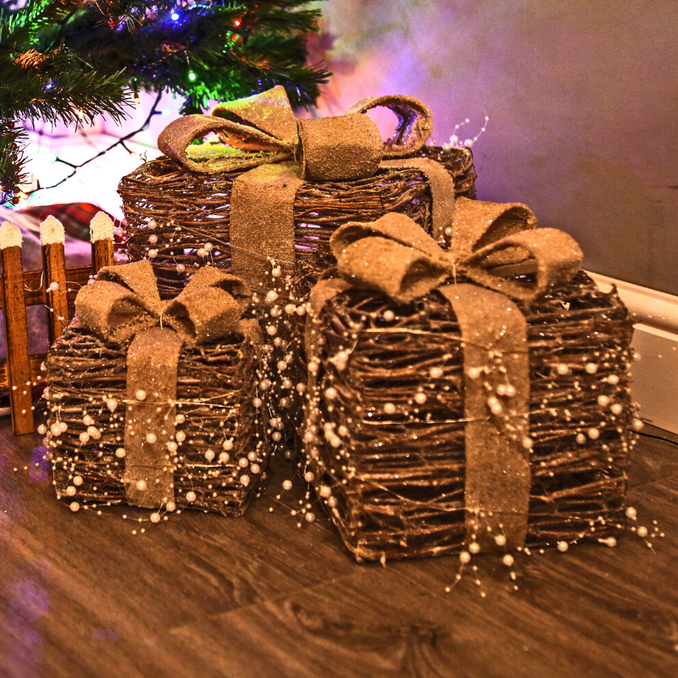 Urbn Living Hristmas Present Set Of 3 Rattan Led Parcel Box Gift Tree Decorations Light