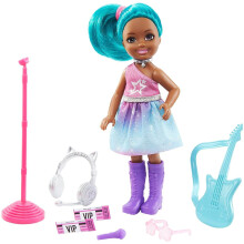 Barbie Chelsea Can Be Spielset mit Chelsea Rockstar Puppe (15 cm), Gitarre, Mikrofon, Kopfhörer, 2 VIP-Tickets