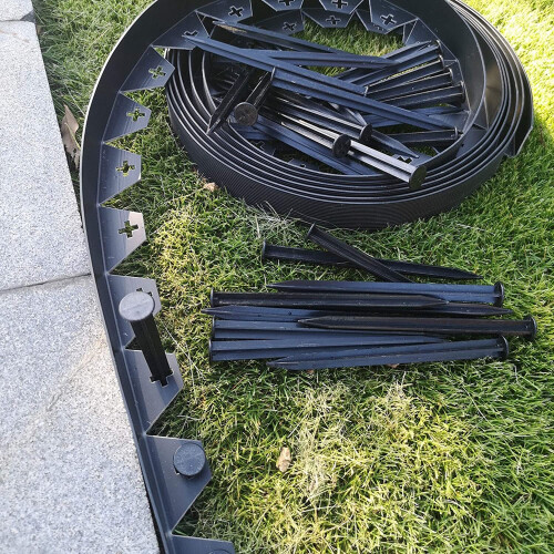 (10M) Flexible lawn edging with 30 Securing Anchor Pegs 2