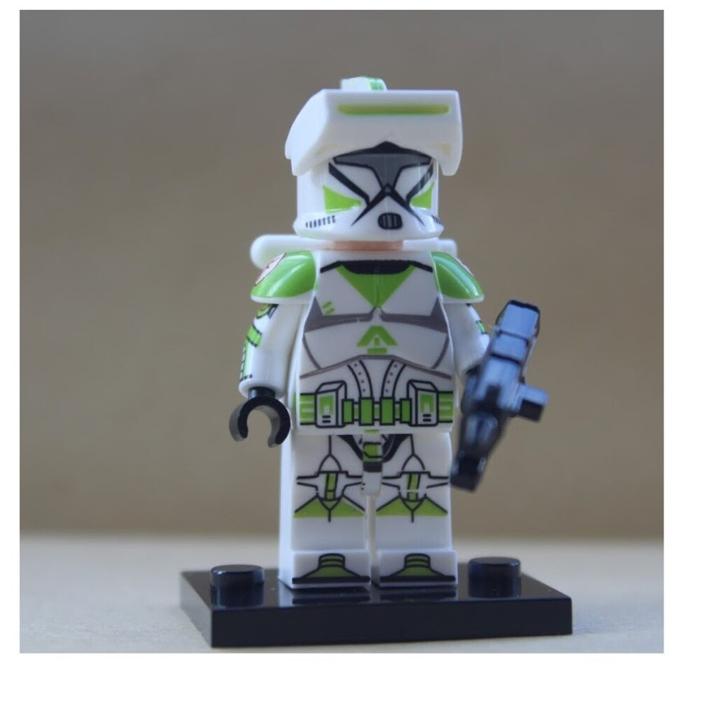 Novelty Gifts Uk (Medic Clone Trooper) Star Wars Toys Mini Action Figures Fits Lego Sets