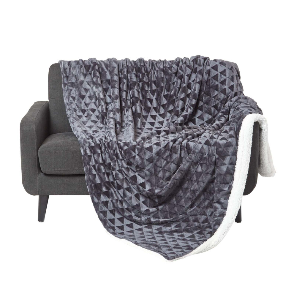 (130 x 160 cm, Dark Grey) Geometric Triangle Velvet Throw