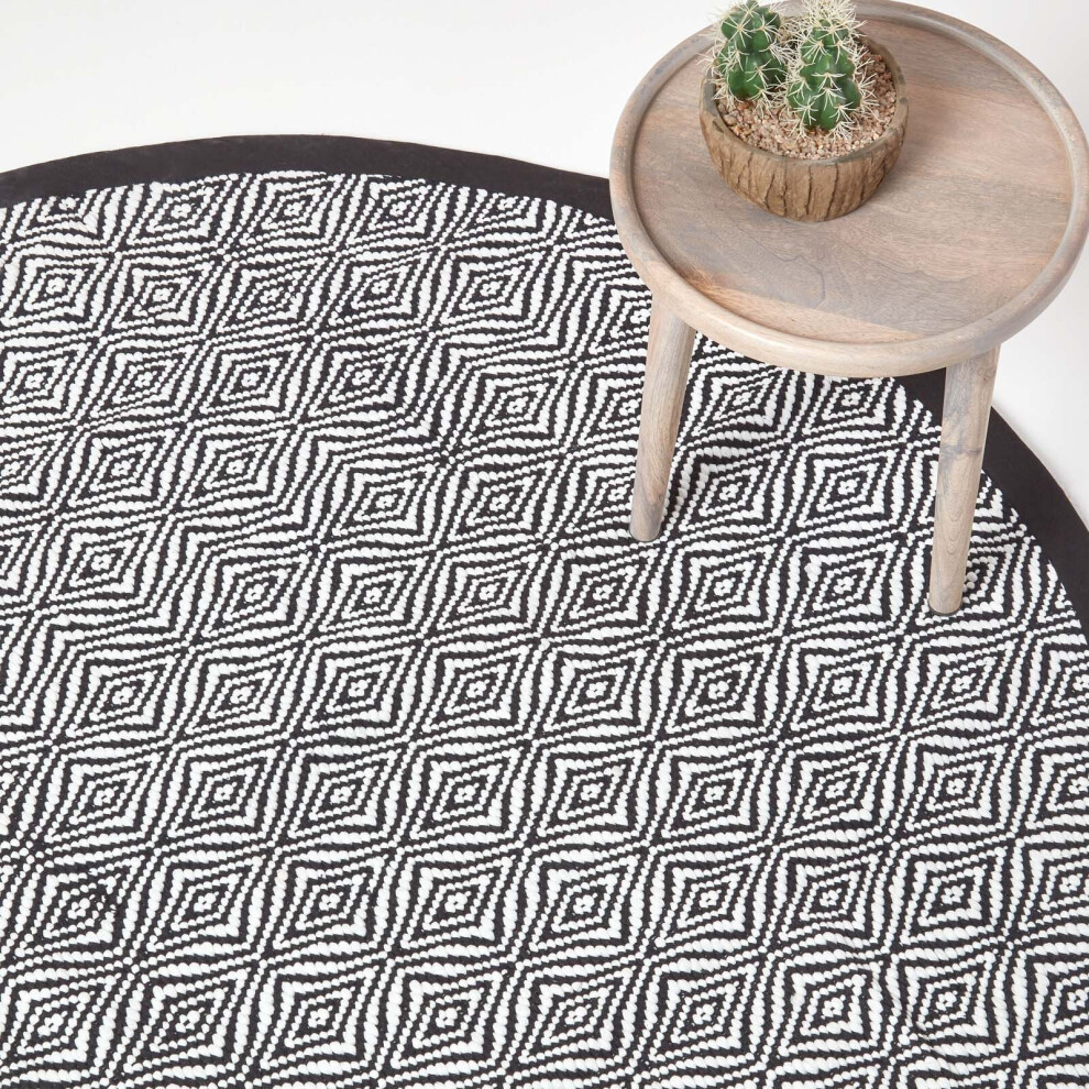 Homescapes (150 Cm Round) Trance Black And White Diamond Pattern Recycled Fibre Rug