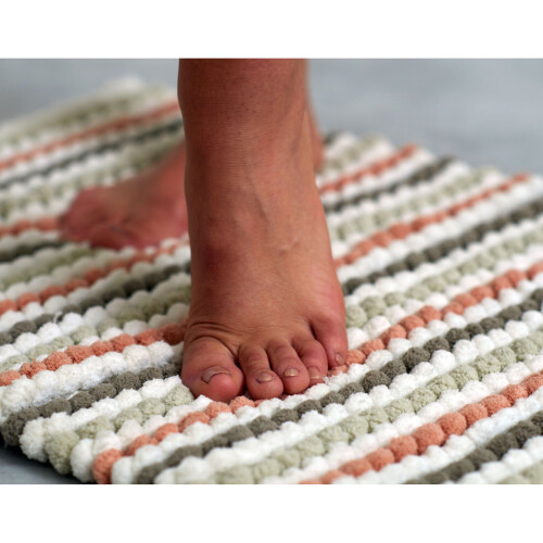Merlin Striped Pedestal Mat 1