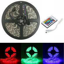 Bande LED RGB 5050 de 5 m avec télécommande à 44 touches