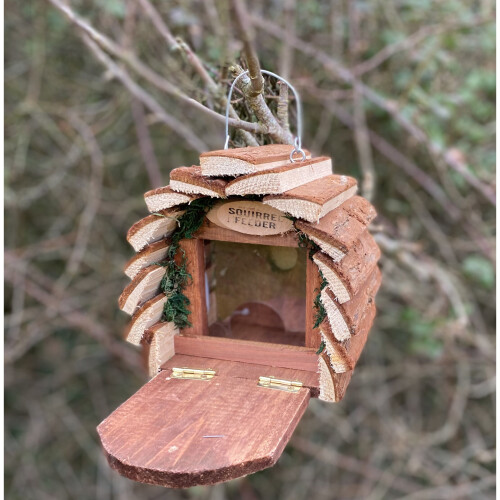Selections Wooden Wildlife Squirrel Feeder House 2