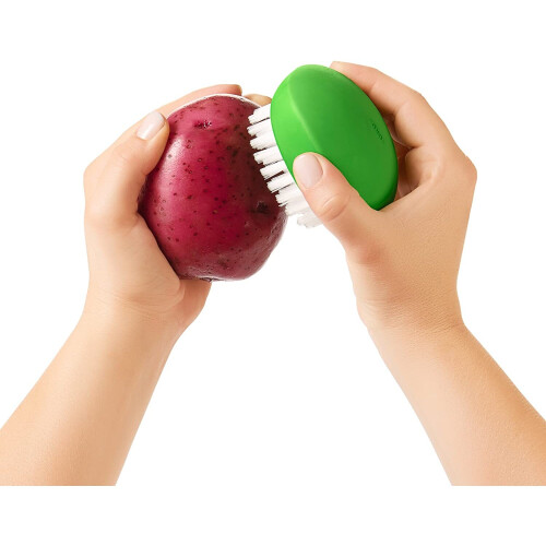 OXO Good Grips Vegetable Brush 1