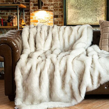 BATTILO HOME White Faux Fur Throw Blankets 150x200cm Luxury Decorative Fuzzy Warm Cozy Fake Fox Fur Throws for Bed,Sofa,Couch
