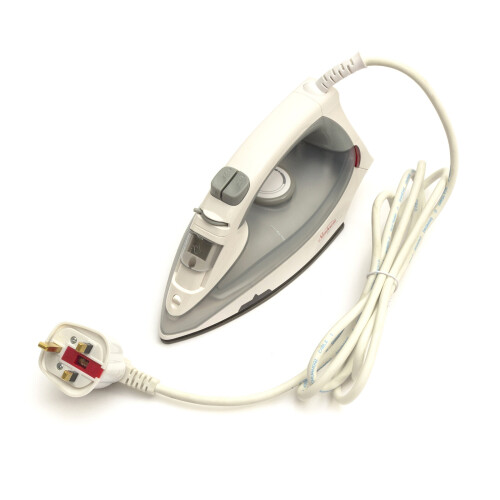 Sunbeam Steam Iron 1200w Light & Compact Auto Shut Off Clothes With UK Plug