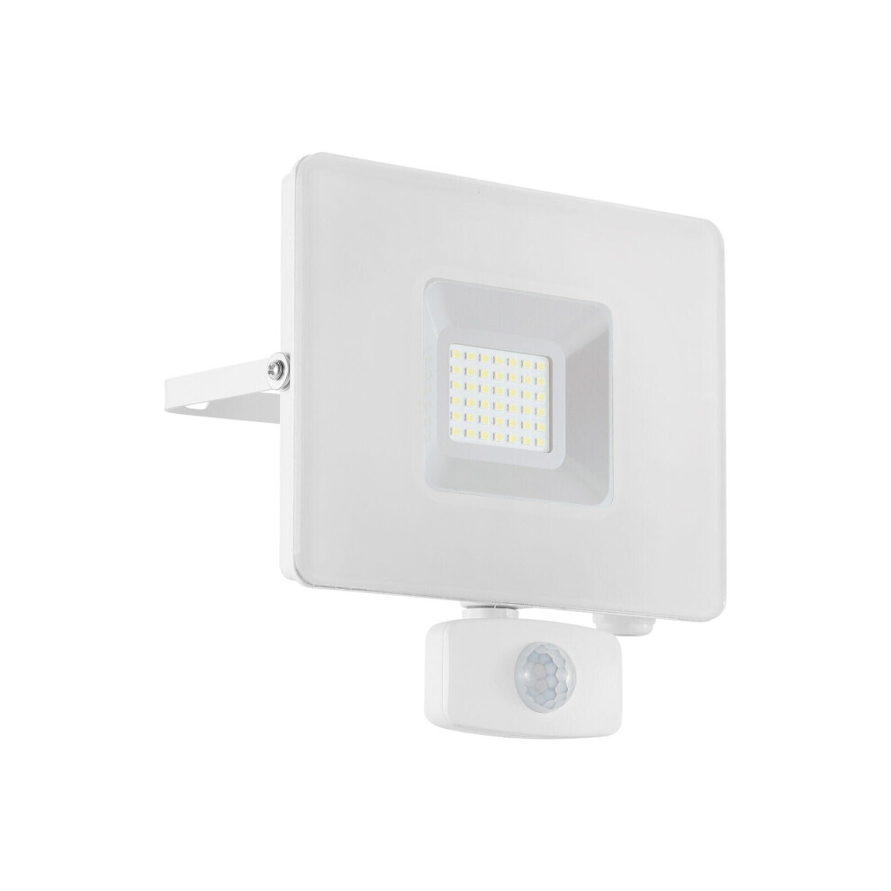 IP44 Outdoor Flood Light & PIR Sensor White Aluminium 30W Built in LED