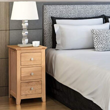 Hereford Oak 3 Drawer Small Bedside Table in Light Oak Finish | Narrow Side/Lamp Nightstand | Solid Wooden Drawered Cabinet