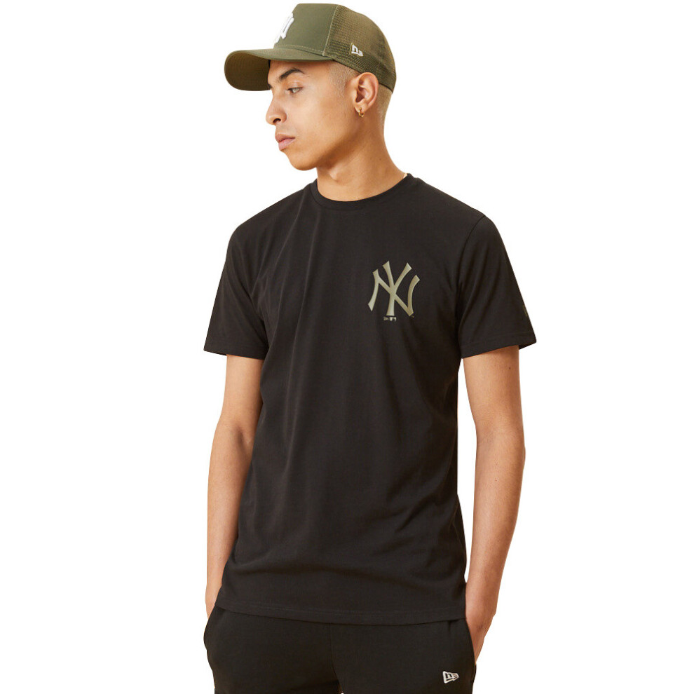 (L) New Era Men's  MLB Left Chest Team Logo T-Shirt ~ "New York Yankees" black