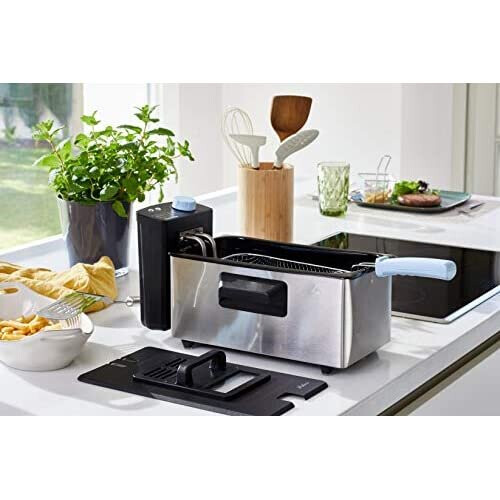 Universal Blue Crispy Deep Fryer, Capacity 3 Litres, Power 2000 W