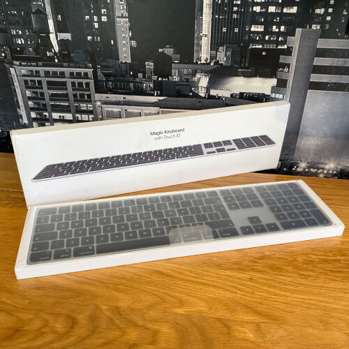 Refurbished Apple Apple Magic Keyboard with Touch ID & Numeric Keypad Black British UK M1 Silicon 2