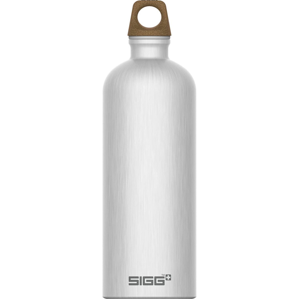 SIGG Traveler MyPlanet Water Bottle (1.0 L), Climate-neutral and Leak-proof BPA Free Water Bottle, Feather-light Aluminium...