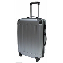(Silver, Medium) Hampton & Stewart Spinner wheel HardShell Suitcase