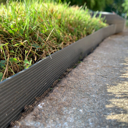 Selections Flexible Plastic Garden Edging with 120 Pegs (30m) 1