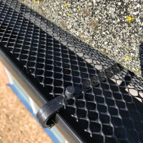 Selections Gutter Protection Mesh Guard with 15 Fixing Clips (6m x 17.5cm) 1