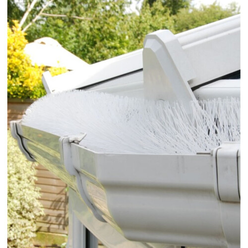 Gardeners Dream (4M) Groundmaster - Black/White Gutter Guard Brush - Drain Downpipe Leaves Filter 1