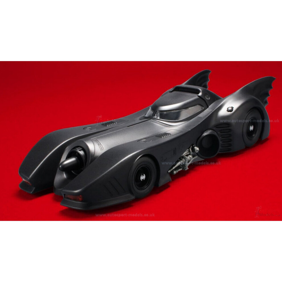 Bandai Batman Batmobile Batman 1989 Version 1:35 Scale Model Kit