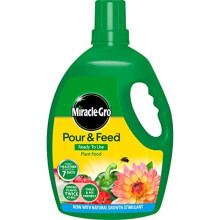 Miracle-Gro 119643 Pour & Feed Ready to Use Liquid Plant Food, 3 Litre, Green