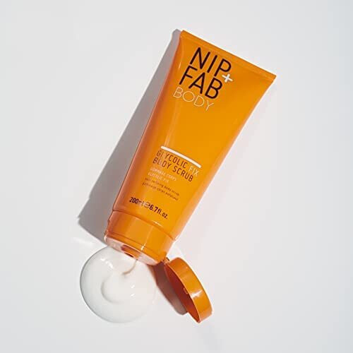 Nip+Fab Nip+Fab Glycolic Fix Body Scrub, 200ml 1