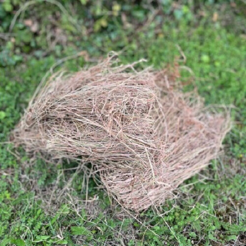 Selections Hedgehog House Nesting Straw Bedding Material 300g 1