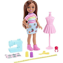 Barbie Chelsea Can Be Puppe & Spielset, Brunette Mode-Designerin mit 8 Zubehörteilen