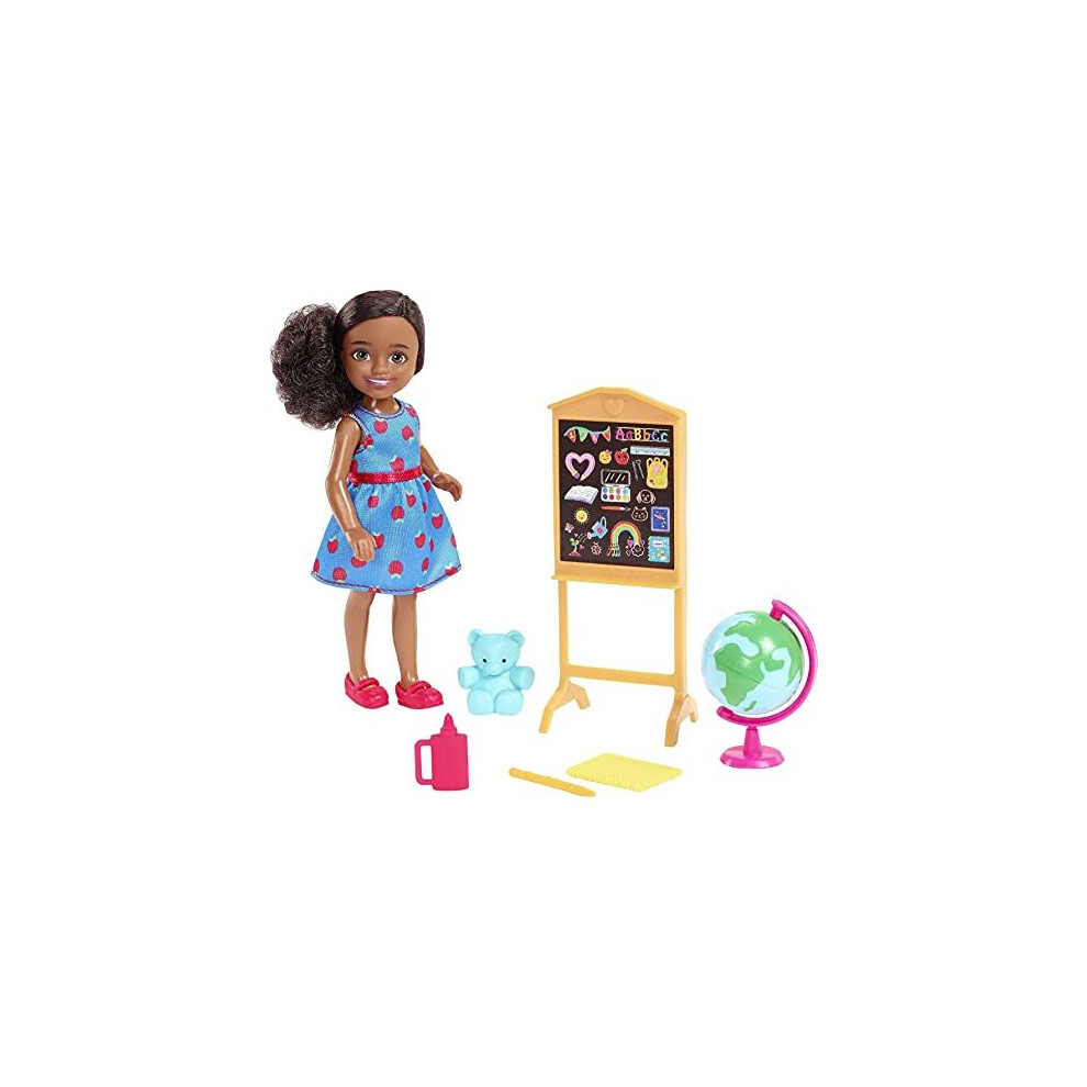 Barbie Chelsea Can Be Playset with Brunette Chelsea Teacher Doll (6 Inches), Chalkboard, Pointer, Globe, Mug, File, Gift for Ages 3 Years Old & Up