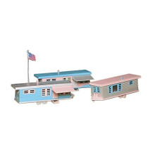 Bachmann Trains - PLASTICVILLE U.S.A. BUILDINGS CLASSIC KITS - TRAILER PARK - 3 TRAILERS & FLAG POLE w/FLAG - O Scale