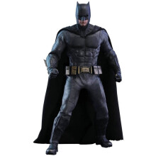 Figurina Hot Toys MMS455 - DC Comics - Justice League - Batman Standard Version