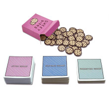 Hasbro Gaming Sweet Existence Outo planeetan perheystvllinen juhlakorttipeli, joka on saanut inspiraationsa Nathan W. Pylen Webcomicista ja kirjois