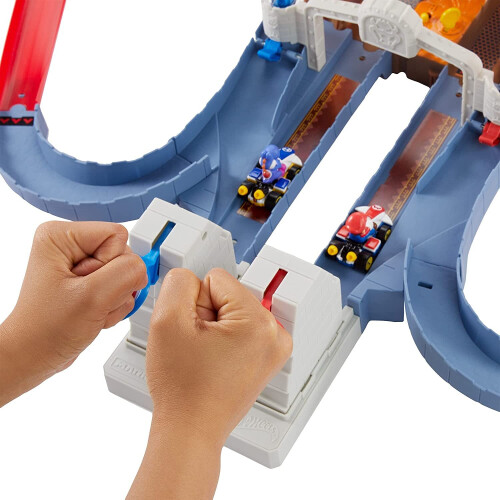 Hot Wheels Hot Wheels Mario Kart Bowsers Castle Chaos Track Set 2