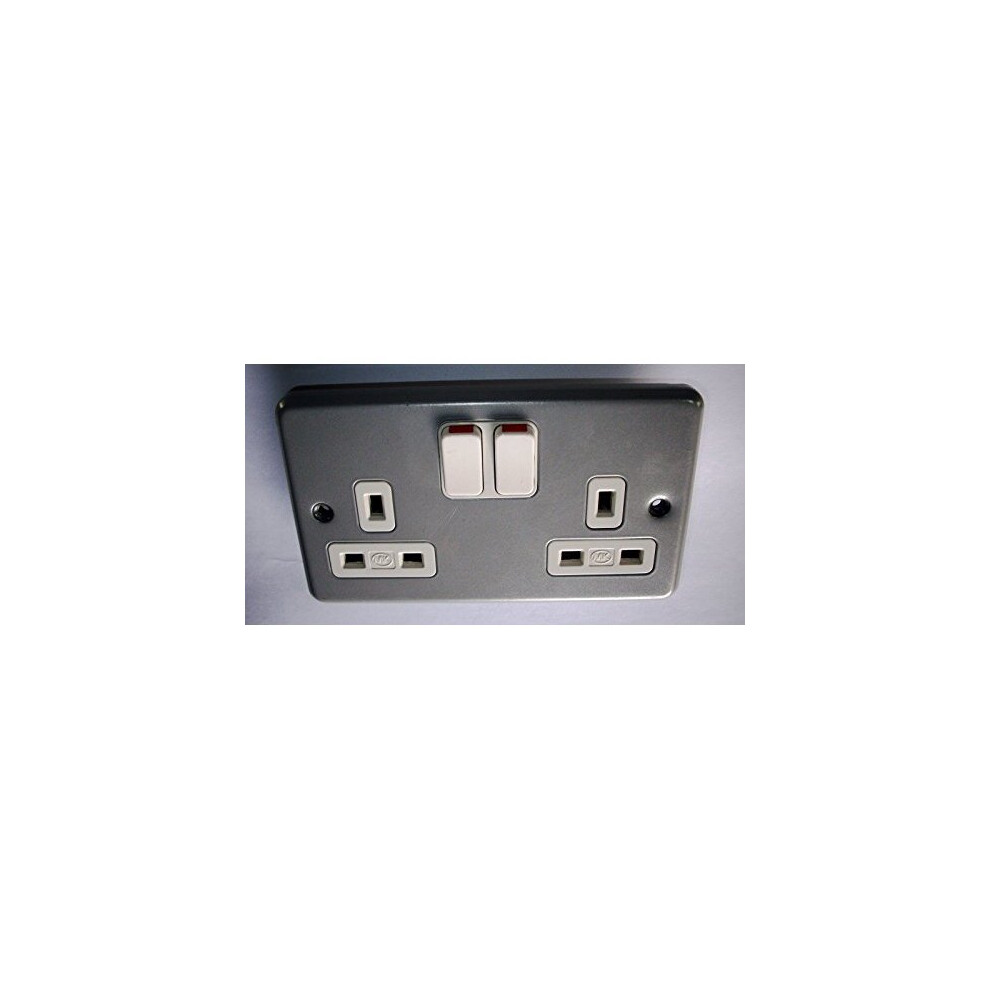 Mk Metalclad Plus K2946 Alm 13 Amp 2-Gang Double-Pole Switch Socket White 5017490246042