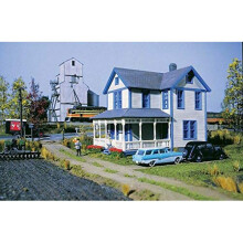 Walthers Cornerstone Aunt Lucys House Train