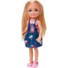 Muñeca Barbie Club Chelsea (15 cm Rubia) con Top Gráfico y Falda de Jean, para 3 a 7 Años