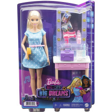 Barbie: Big City, Big Dreams Malibu Puppe (29 cm, Blond) und Backstage-Spielset mit Zubehör