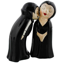 Pacific Giftware Vampire Love at First Bite Magnetic Kissing Ceramic Salt and Pepper Shakers Set