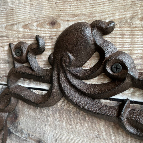 Selections Wall Mounted Octopus Loo Roll Holder in Cast Iron (Set of 2) 2