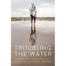 Troubling the Water: A Dying Lake and a Vanishing Worl - Seiff, Abby - Paperback / sof -01/05/2022