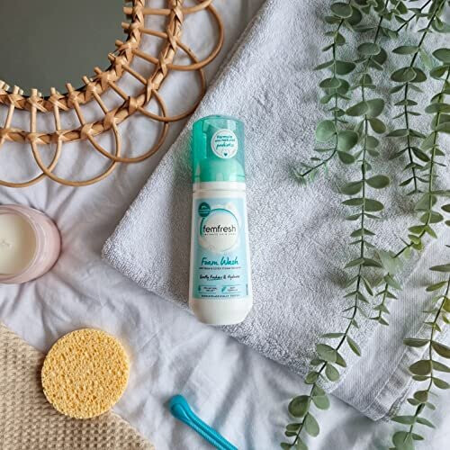 Femfresh Refresh Pure Frische und Hydratation Duftfrei 150ml 1