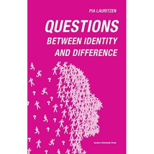 Questions: Between identity and difference - Lauritzen, Pia - Paperback / sof -01/12/2017