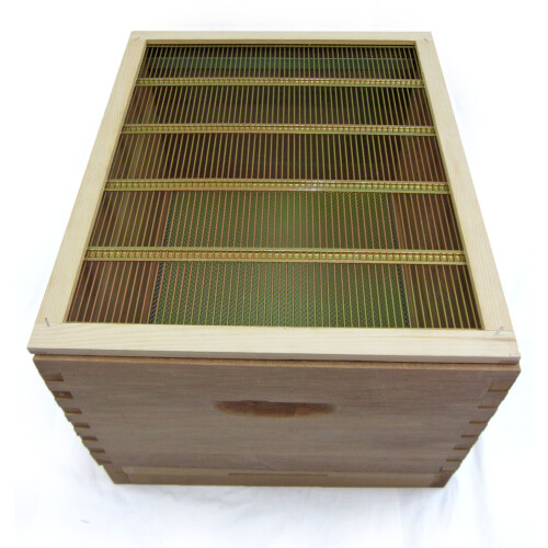 Actiasbee Langstroth Beehive in Cedar with Flat roof 2