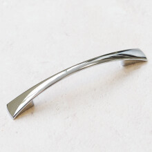 96mm Polished Chrome Kitchen Bow Cabinet Handle - 135mm Length, 25mm Projection