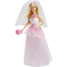 Boneca da noiva Barbie em vestido de noiva branco e rosa inspirado em conto de fadas com v   u de anel e cabelo loiro de buqu