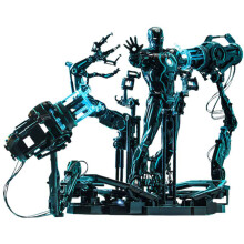 Figur Hot Toys MMS672D50 - Marvel Comics - Iron Man 2 - Neon Tech Iron Man & Suit-Up Gantry Standard Version