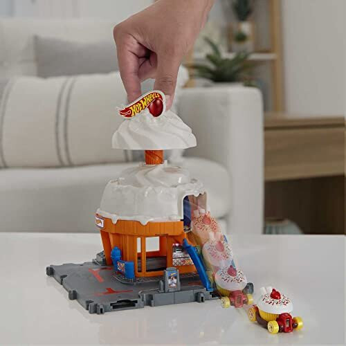 Hot Wheels Hot Wheels      1 1