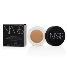 NARS Soft Matte Complete Concealer – Creme Brulee (Light 2.5), 6.2g/0.21oz: high-coverage, light-diffusing formula with peptides & hyaluronic acid